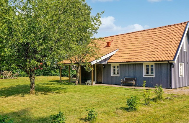 Beautiful house with large garden in the middle of small Våxtorp.