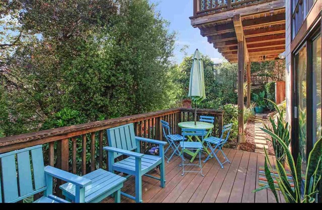 Beautiful in-law apt w deck, garden, views, great for work, play. Near UC, SF