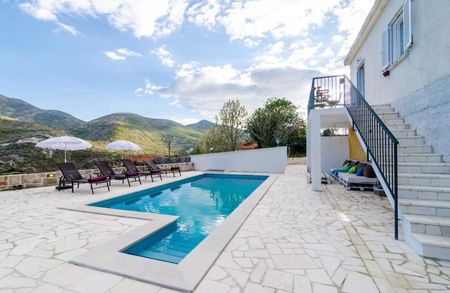 Beautiful isolated villa perfectly equipped for up to seven people