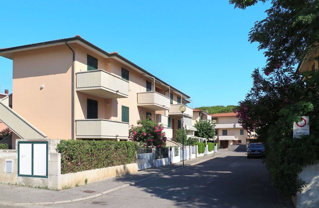 Beautiful apartment for 5 people with TV, balcony and parking