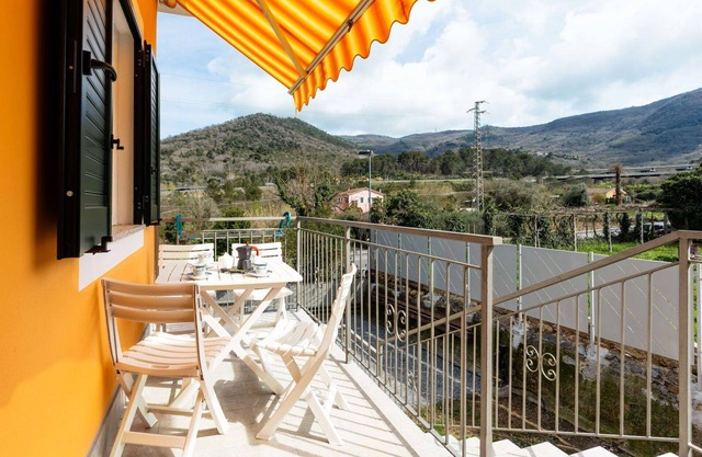 Beautiful apartment for 4 people with A/C, WIFI, TV, balcony and panoramic view