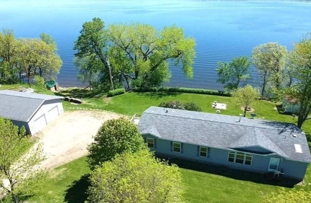 Beautiful Lake front property on Big Stone Lake