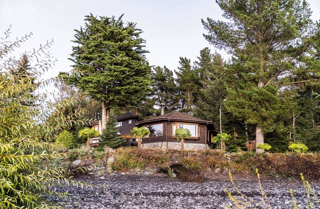 "Beautiful Lake House"