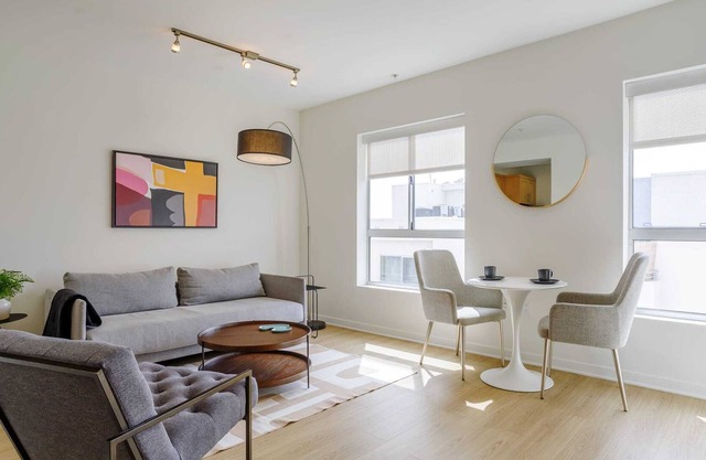 Beautiful Large 1 Bedroom Apartment in Sawtelle