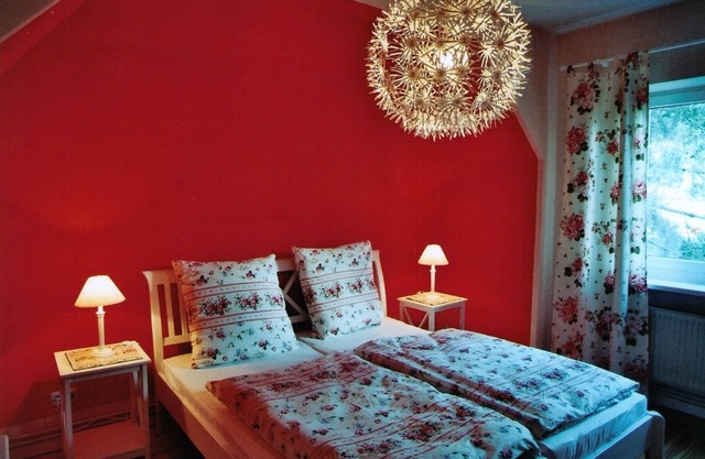 Beautiful large, bright apartment in a quiet, green location close to the beach.