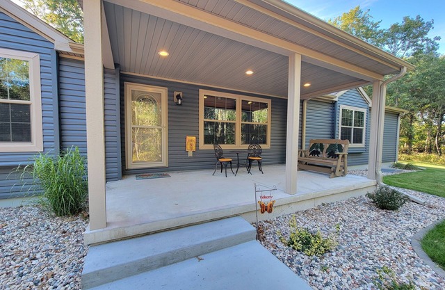 Beautiful large home 5 min from Sand Valley Golf and 45 min from Wisconsin Dells