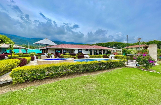 Beautiful Luxurious Villa on Lake Calima