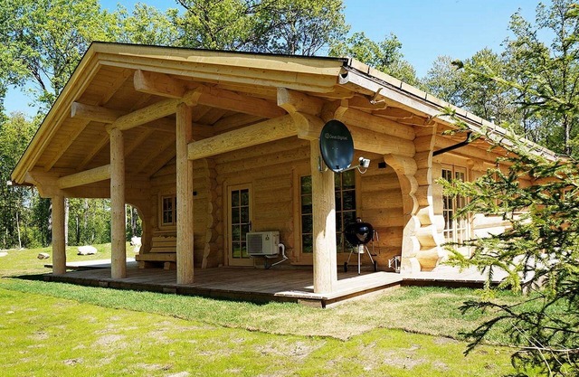 Beautiful luxury log cabin. Two private terrasses. Open fireplace. Pet friendly