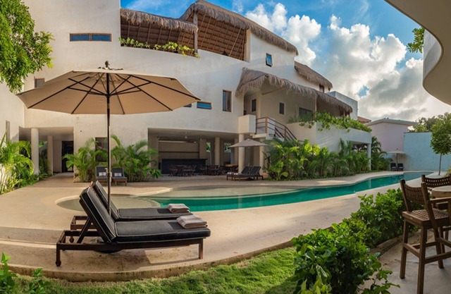 Beautiful luxury suite with pool, Free Wifi, Parking