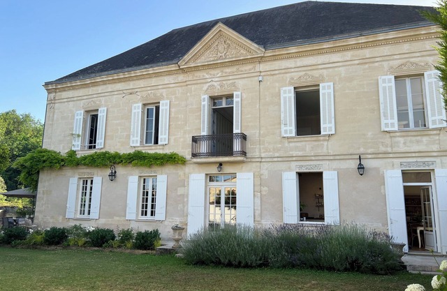 Beautiful Maison De Maitre With Pool Close To Saint Emilion