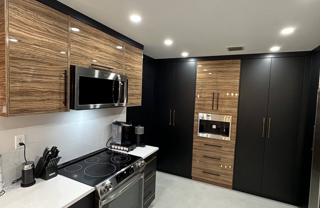 Beautiful Modern Home 5 minutes from the Beach