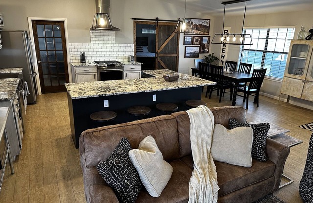 Beautiful Modern Farmhouse With Breathtaking Views!