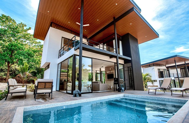 Beautiful Modern Villa only 5 minutes from the beach.