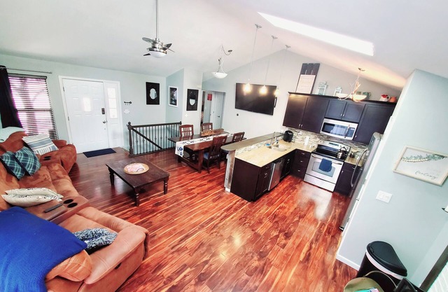 Beautiful Mountain Views Nearn Hiking & Biking Trails + Foosball Table