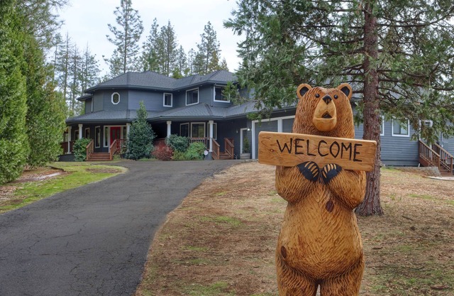 Beautiful Mountain Manor near Yosemite National Park! Spa, Tesla charger & more.