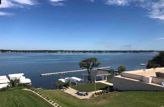 Beautiful Newly built Bayside Lake Front Condo!