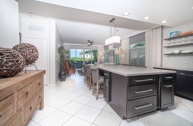 Beautiful! Newly Renovated Luxury Ground Floor Condo Seven Mile Beach
