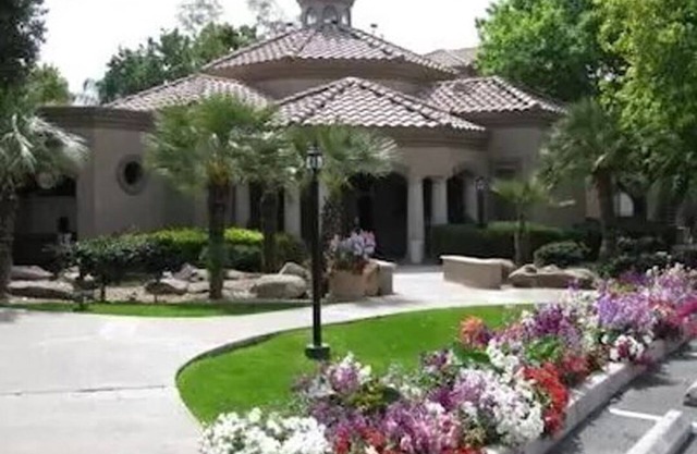 BEAUTIFUL NORTH SCOTTSDALE 5 STAR CONDO Complimentary Wifi, Cable & Heated Pool.