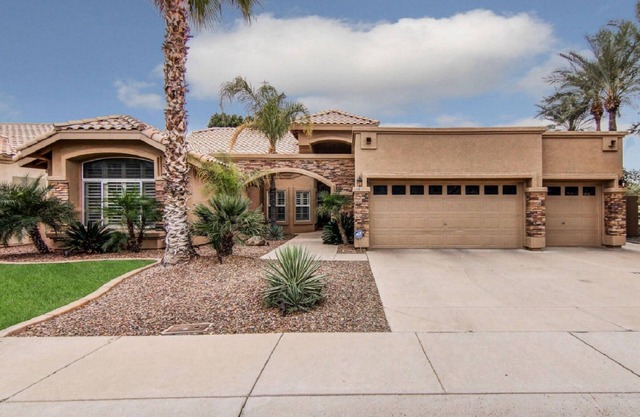 Beautiful Oasis Home on the Ahwatukee Foothills Golf Course with Heated Pool/Spa