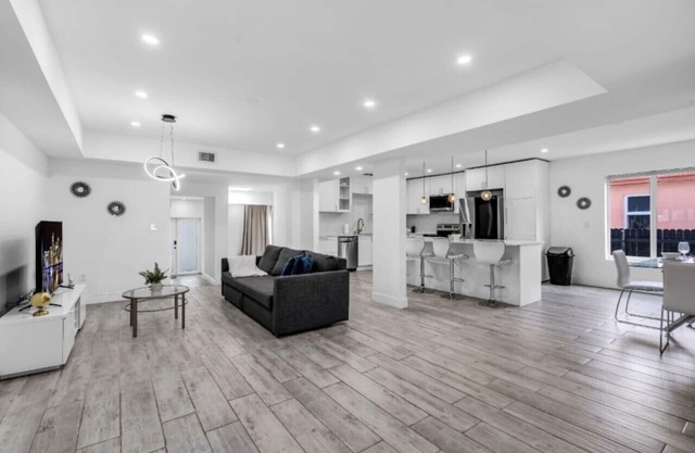 Beautiful Oasis Pool 5BR House