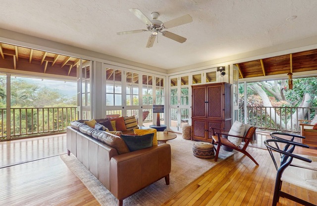 Beautiful oceanfront condo with lanai, pool, beach access, & washer/dryer