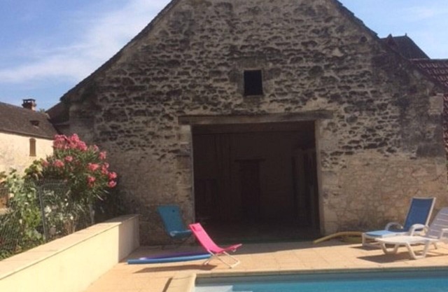 Beautiful Perigord property with heated pool in a fenced park