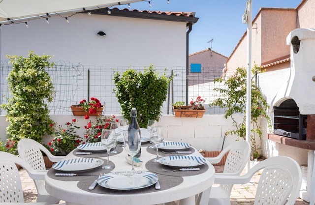 Beautiful private villa for 6 guests with WIFI, TV, terrace and parking