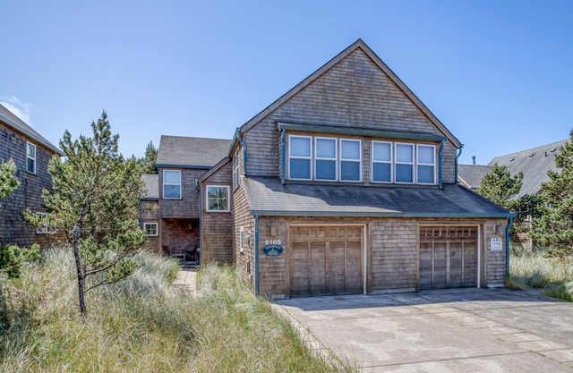 Beautiful Pacific City Beach Home in Shorepine Village