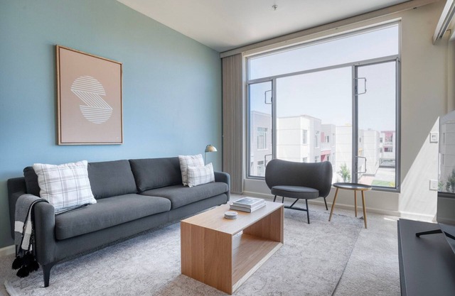 Beautiful Palo Alto 2BR w/Pool & Parking, nr Dining, by Blueground