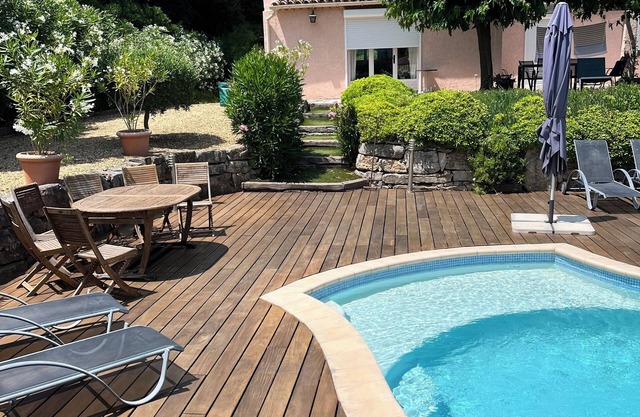 Beautiful peaceful flowered villa 8 km from the sea.