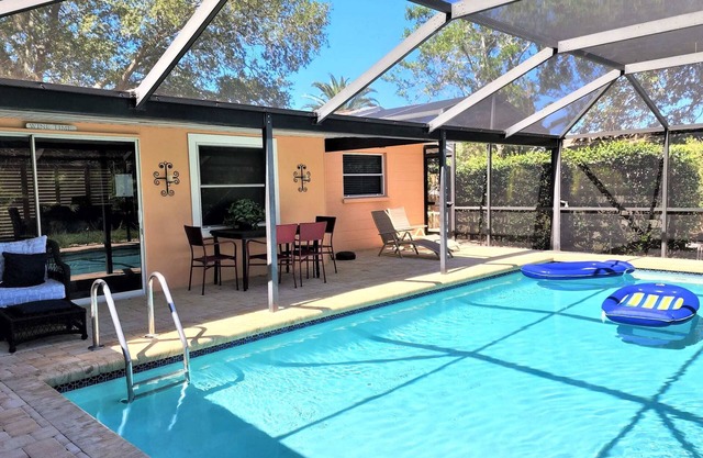 Beautiful Pool Home minutes from Siesta Key
