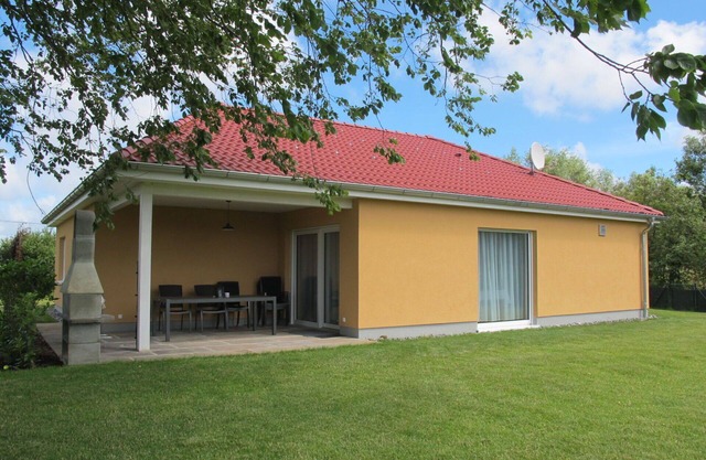 Beautiful private villa for 6 guests with WIFI, TV and terrace