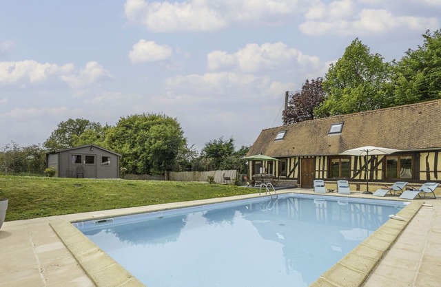 Beautiful private villa for 6 people with private pool, WIFI, TV, terrace, pets allowed and park...