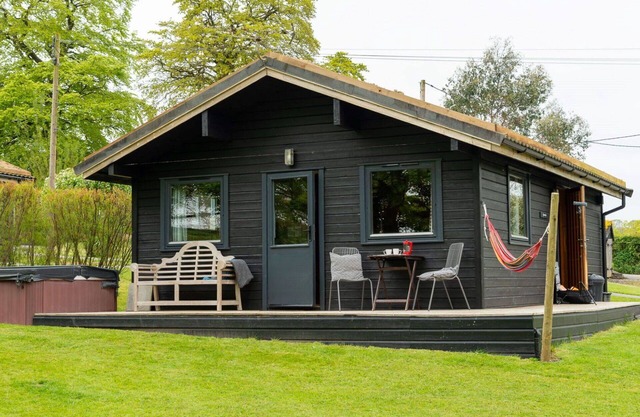 Beautiful private villa with WIFI, hot tub, TV, terrace, pets allowed and panoramic view