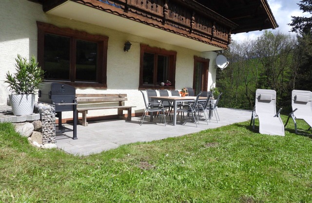 Beautiful private villa for 9 people with WIFI, TV, terrace, pets allowed and panoramic view