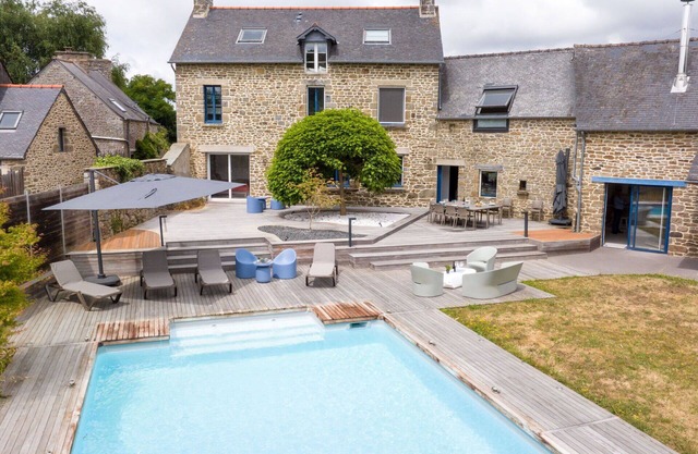 Beautiful private villa for 12 people with private pool, WIFI, TV, terrace and parking