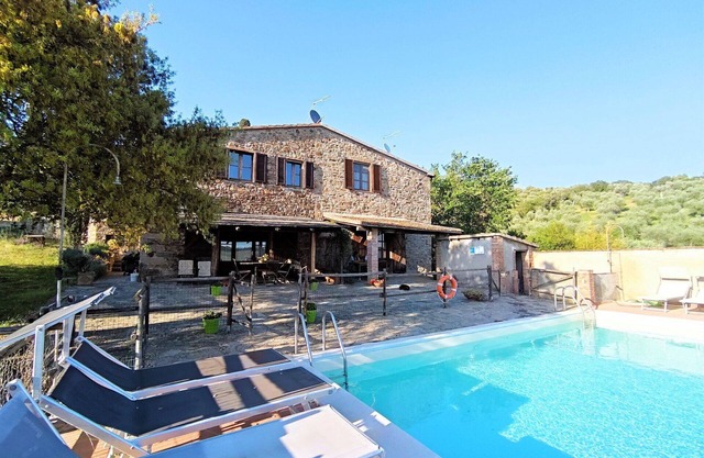 Beautiful private villa for 12 people with WIFI, A/C, private pool, TV, patio and panoramic view