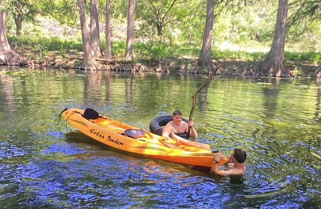 Beautiful Private River, Pool Table, Games, Lush Lawn, Pet OK, Kayak Heaven!