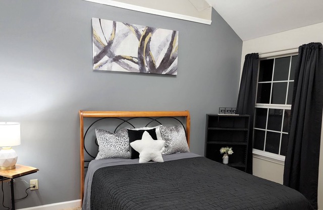 Beautiful Private Room in Quiet Shared Home