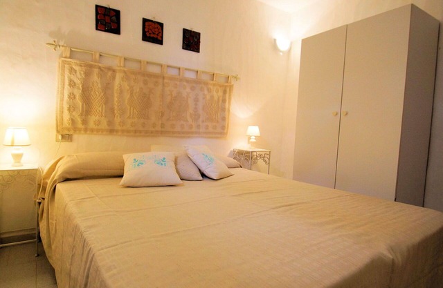 Beautiful private villa for 8 guests with A/C, WIFI, TV, terrace, pets allowed and parking