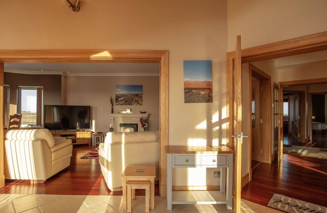 Beautiful private villa for 17 guests with hot tub, WIFI, TV, patio, panoramic view and parking