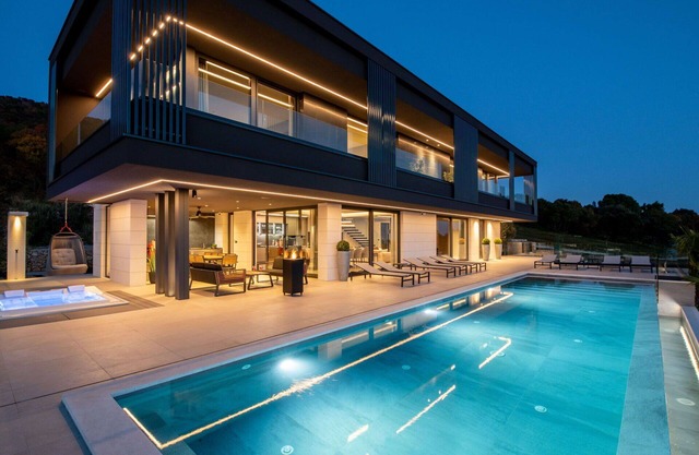 Beautiful private villa with hot tub, WIFI, A/C, private pool, TV, terrace, panoramic view, parking