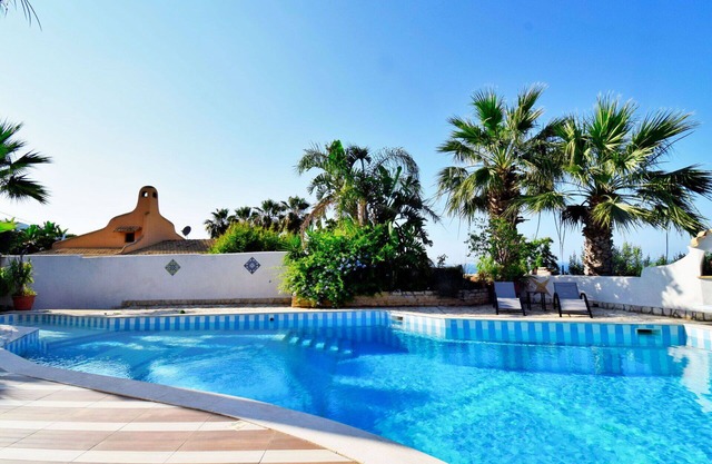 Beautiful private villa with hot tub, WIFI, A/C, private pool, TV, terrace and panoramic view