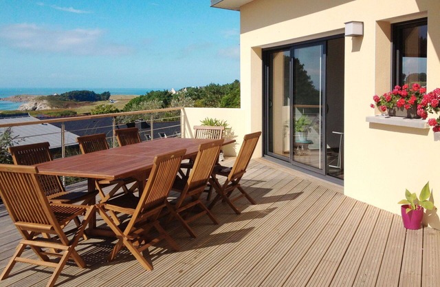 Beautiful private villa for 6 guests with WIFI, TV, terrace, pets allowed and parking