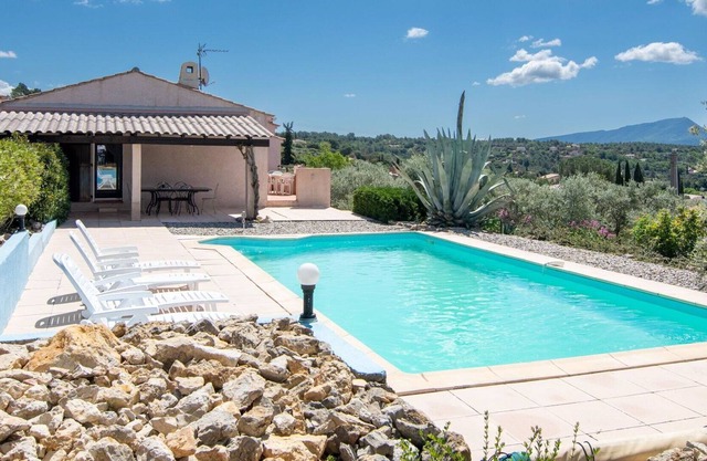 Beautiful private villa for 6 people with private pool, TV, terrace, pets allowed and parking