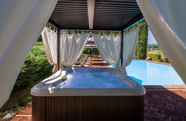 Beautiful private villa for 8 people with private pool, A/C, WIFI and TV