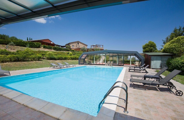 Beautiful private villa for 20 guests with WIFI, A/C, pool, TV, patio and pets allowed