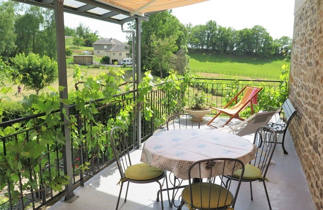 Beautiful private villa for 4 guests with TV, terrace, pets allowed, panoramic view and parking