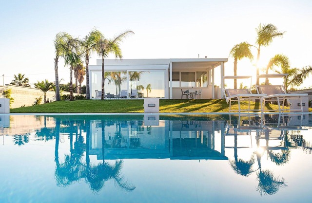Beautiful private villa for 10 people with A/C, pool, WIFI, TV, terrace and parking