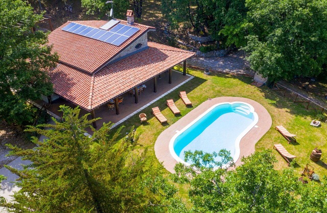 Beautiful private villa with WIFI, A/C, private pool, TV, patio, pets allowed and panoramic view
